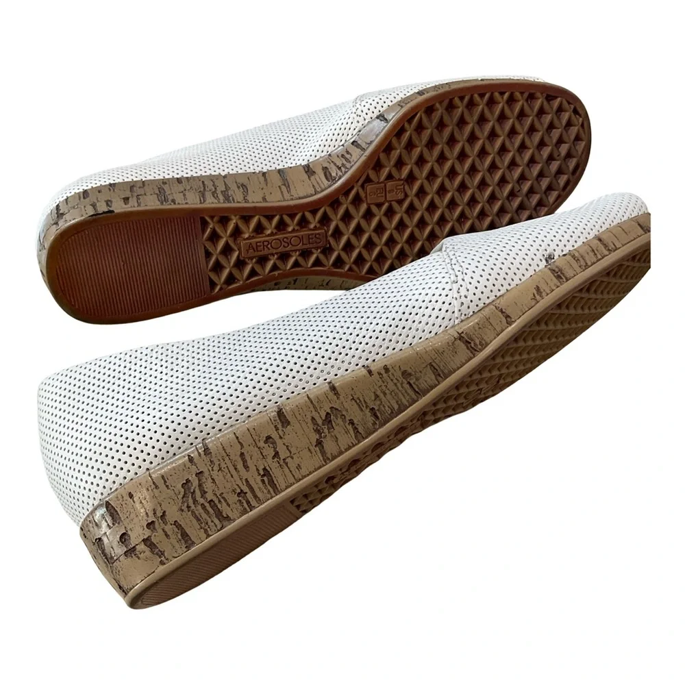 Aerosoles White Leather Perforated Peep Toe Wedge Flats 8W Wide Comfort Shoes